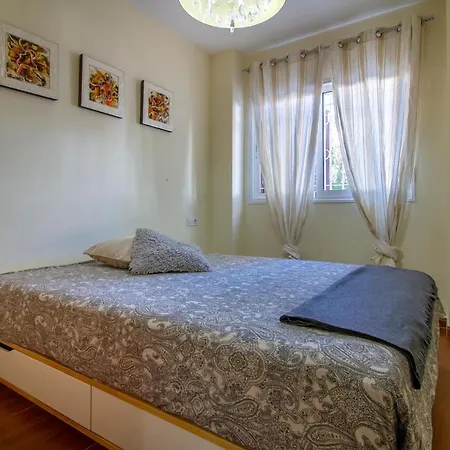 Апартаменты Cozy In With Wifi